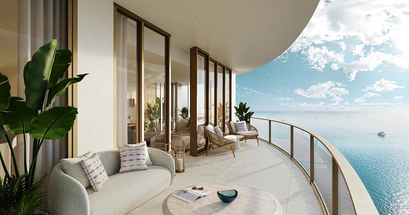 Terraza curva con vista al horizonte y veleros